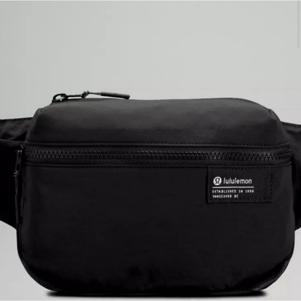 lululemon athletica Clean Lines Belt Bag